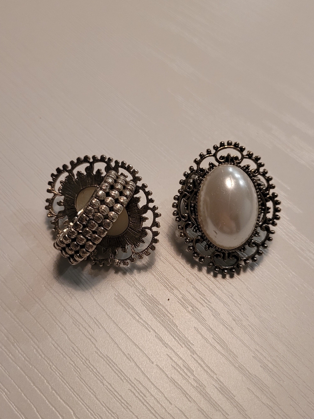 Vintage-Inspired Silver Filigree Pearl Oval Ring - Gothic Style Jewelry